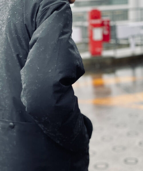 GLOSTER（グロスター）の「【GLOSTER/グロスター】《防風・撥水・透湿》ブリザテック コーチジャケット（ブルゾン・メンズ・チャコールグレー/ブラック/サックスブルー・MEDIUM/LARGE）」の8枚目の写真