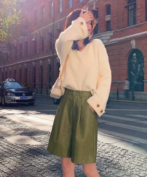 HALEY PESCA（ヘーリーペスカ）の「HALEY PESCA/ハイウエスト PUレザー  ルーズシルエット ハーフパンツ（その他パンツ・レディース・ブラック/ベージュ/グリーン・SMALL/MEDIUM/LARGE）」の17枚目の写真