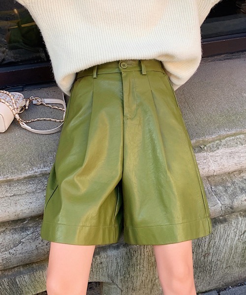 HALEY PESCA（ヘーリーペスカ）の「HALEY PESCA/ハイウエスト PUレザー  ルーズシルエット ハーフパンツ（その他パンツ・レディース・ブラック/ベージュ/グリーン・SMALL/MEDIUM/LARGE）」の10枚目の写真