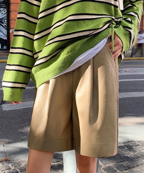 HALEY PESCA（ヘーリーペスカ）の「HALEY PESCA/ハイウエスト PUレザー  ルーズシルエット ハーフパンツ（その他パンツ・レディース・ブラック/ベージュ/グリーン・SMALL/MEDIUM/LARGE）」の16枚目の写真