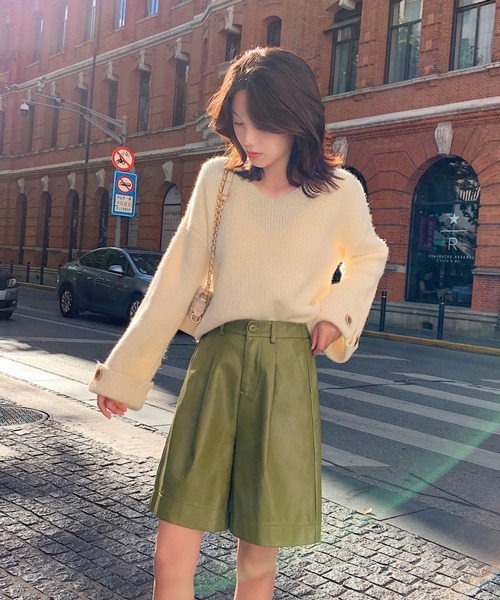 HALEY PESCA（ヘーリーペスカ）の「HALEY PESCA/ハイウエスト PUレザー  ルーズシルエット ハーフパンツ（その他パンツ・レディース・ブラック/ベージュ/グリーン・SMALL/MEDIUM/LARGE）」の21枚目の写真