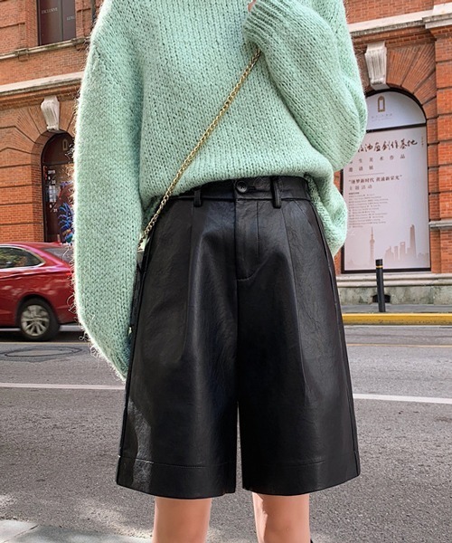 HALEY PESCA（ヘーリーペスカ）の「HALEY PESCA/ハイウエスト PUレザー  ルーズシルエット ハーフパンツ（その他パンツ・レディース・ブラック/ベージュ/グリーン・SMALL/MEDIUM/LARGE）」の14枚目の写真