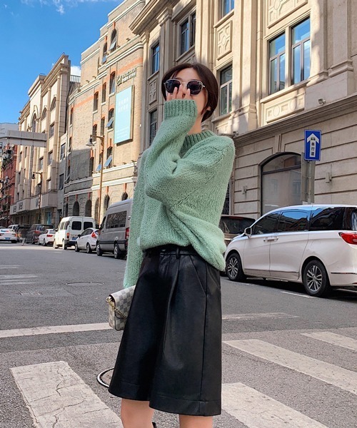 HALEY PESCA（ヘーリーペスカ）の「HALEY PESCA/ハイウエスト PUレザー  ルーズシルエット ハーフパンツ（その他パンツ・レディース・ブラック/ベージュ/グリーン・SMALL/MEDIUM/LARGE）」の8枚目の写真