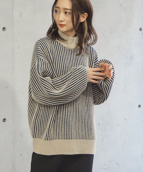 tiptop(ティップトップ)の「ストライプ柄ハイネックプルオーバー(ニット/セーター・レディース・ブラック/ブルー/モカ・FREE)」の10枚目の写真