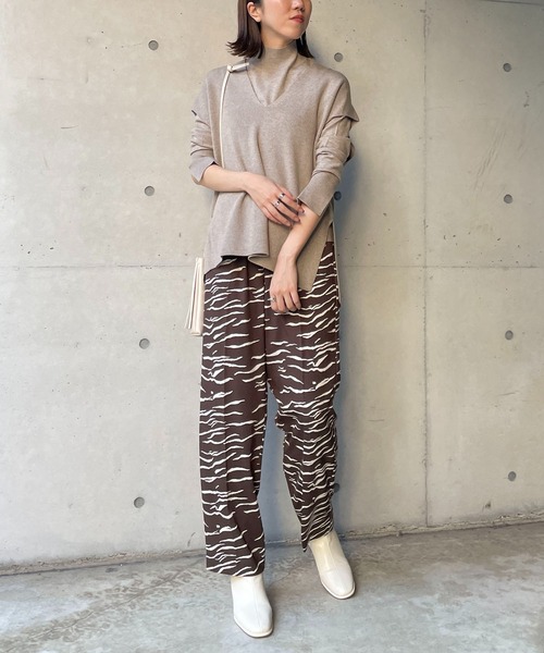 CAPRICIEUX LE'MAGE(カプリシューレマージュ)の「〈セットアイテム〉Vネックレイヤードプルオーバー(ニット/セーター・レディース・ブラック/ベージュ/イエロー・FREE)」の4枚目の写真