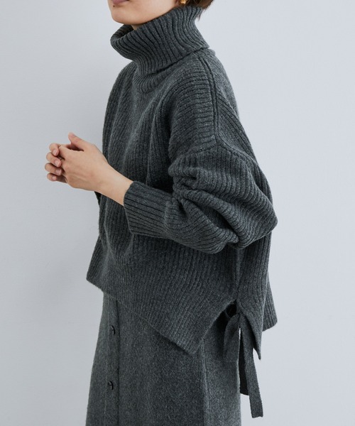vis-`a-vis（ビサビ）の「【WEB限定】ウール混サイドリボンタートルネックニットプルオーバー（ニット/セーター・レディース・チャコールグレー/ライトグレー/イエロー・FREE）」の13枚目の写真