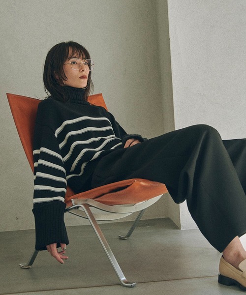 MATURED(マチュアード)の「【MATURED/マチュアード】ボーダータートルニット(ニット/セーター・レディース・ブラック/カーキ・FREE)」の1枚目の写真
