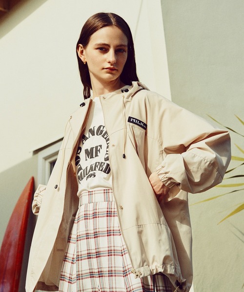 MILKFED.（ミルクフェド）の「BACK LOGO MOUNTAIN PARKA（ブルゾン・レディース・ブラック/グレー/レッド/オフホワイト・S/M）」の2枚目の写真