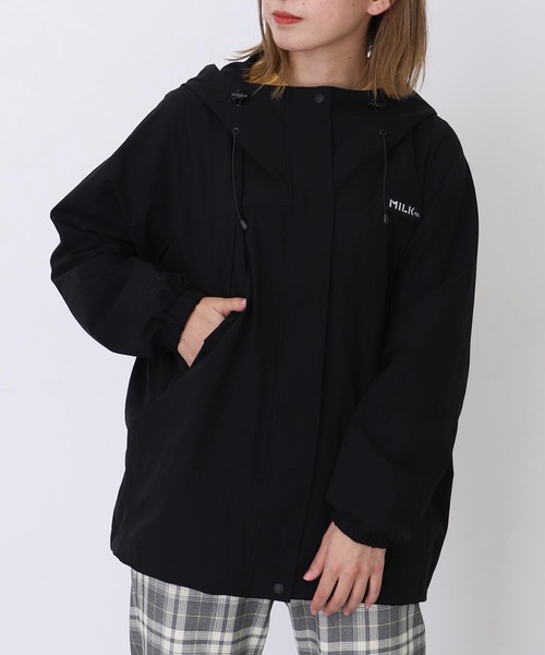 MILKFED.（ミルクフェド）の「BACK LOGO MOUNTAIN PARKA（ブルゾン・レディース・ブラック/グレー/レッド/オフホワイト・S/M）」の5枚目の写真