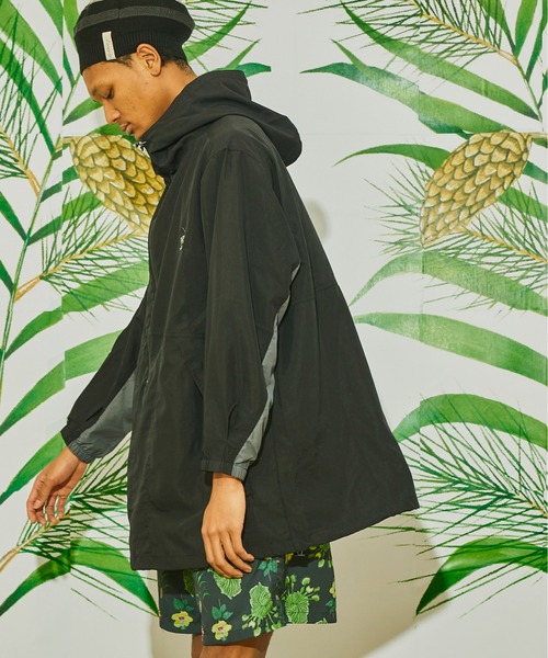 And A（アンドエー）の「AlexanderLeeChang アレキサンダーリーチャン / BIG ANORAK ハーフジップ 切り替えビッグアノラックパーカー オーバーサイズフーディー / AC032202（ナイロンジャケット・メンズ・パープル/ブラック/イエロー・2/3）」の2枚目の写真