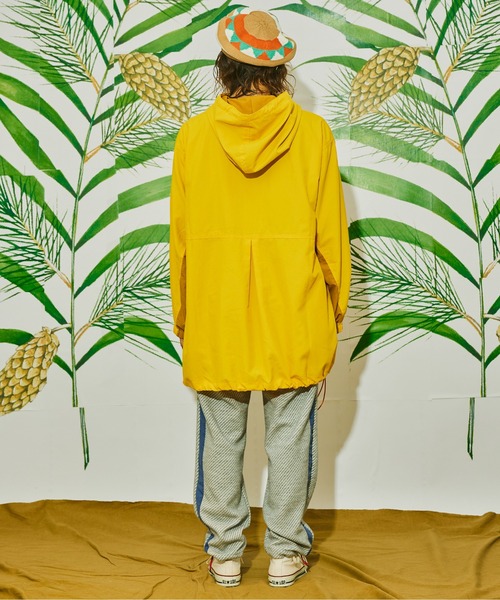 And A（アンドエー）の「AlexanderLeeChang アレキサンダーリーチャン / BIG ANORAK ハーフジップ 切り替えビッグアノラックパーカー オーバーサイズフーディー / AC032202（ナイロンジャケット・メンズ・パープル/ブラック/イエロー・2/3）」の15枚目の写真