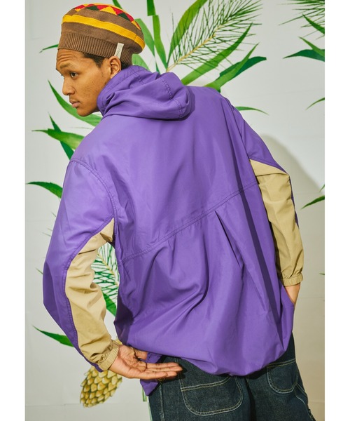 And A（アンドエー）の「AlexanderLeeChang アレキサンダーリーチャン / BIG ANORAK ハーフジップ 切り替えビッグアノラックパーカー オーバーサイズフーディー / AC032202（ナイロンジャケット・メンズ・パープル/ブラック/イエロー・2/3）」の18枚目の写真