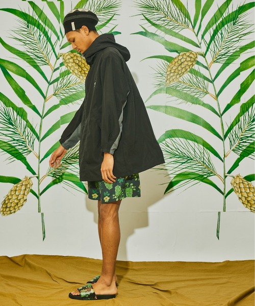 And A（アンドエー）の「AlexanderLeeChang アレキサンダーリーチャン / BIG ANORAK ハーフジップ 切り替えビッグアノラックパーカー オーバーサイズフーディー / AC032202（ナイロンジャケット・メンズ・パープル/ブラック/イエロー・2/3）」の4枚目の写真