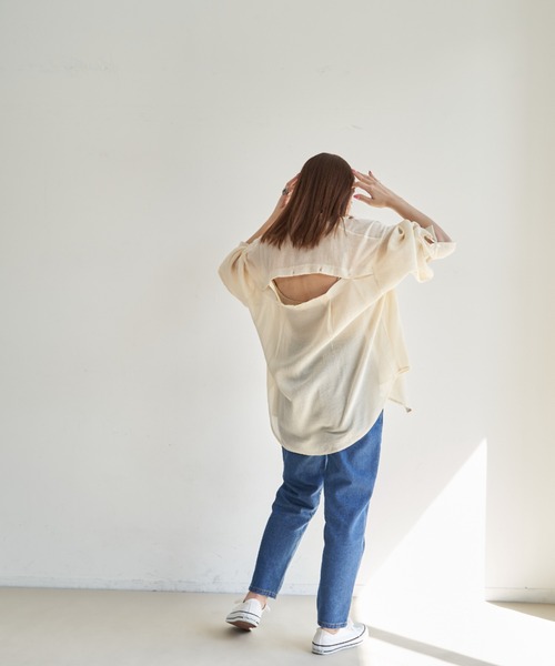 VANNIE U（ヴァニーユー）の「マルチバックシアーシャツ/バックボタンアレンジでマルチWAYに（シャツ/ブラウス・レディース・ピンク/アイボリー/ライトブルー・FREE）」の20枚目の写真