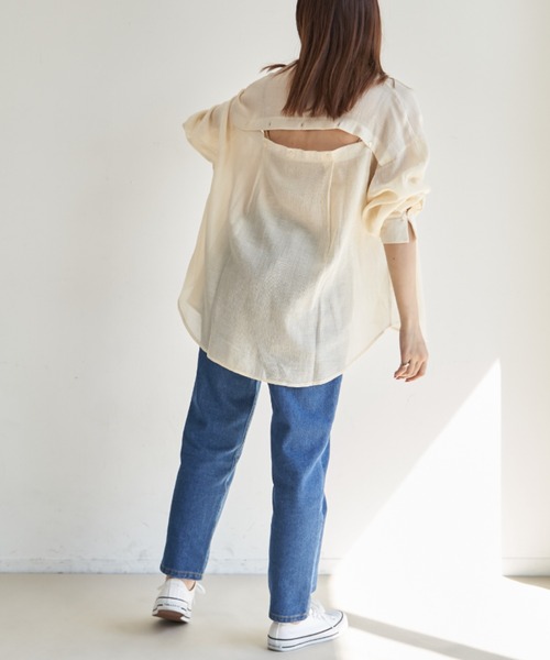 VANNIE U（ヴァニーユー）の「マルチバックシアーシャツ/バックボタンアレンジでマルチWAYに（シャツ/ブラウス・レディース・ピンク/アイボリー/ライトブルー・FREE）」の19枚目の写真