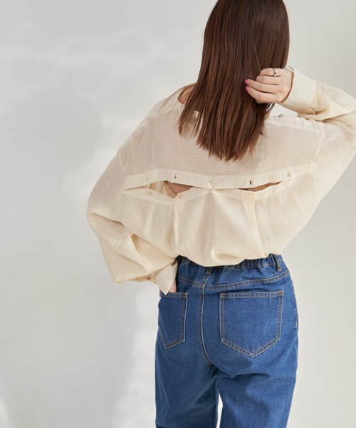 VANNIE U（ヴァニーユー）の「マルチバックシアーシャツ/バックボタンアレンジでマルチWAYに（シャツ/ブラウス・レディース・ピンク/アイボリー/ライトブルー・FREE）」の15枚目の写真