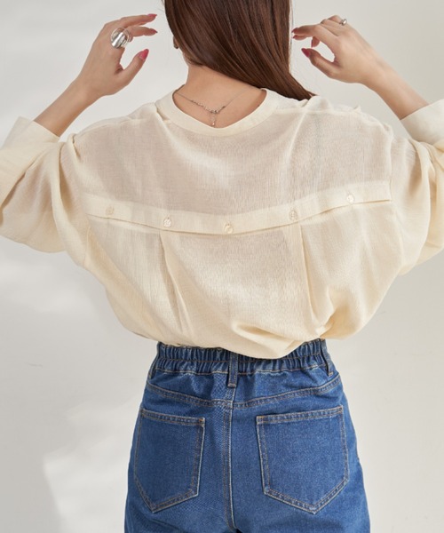 VANNIE U（ヴァニーユー）の「マルチバックシアーシャツ/バックボタンアレンジでマルチWAYに（シャツ/ブラウス・レディース・ピンク/アイボリー/ライトブルー・FREE）」の12枚目の写真