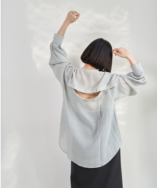 VANNIE U（ヴァニーユー）の「マルチバックシアーシャツ/バックボタンアレンジでマルチWAYに（シャツ/ブラウス・レディース・ピンク/アイボリー/ライトブルー・FREE）」の8枚目の写真