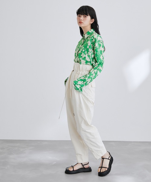 ADAM ET ROPE'(アダムエロペ)の「ブラッシュプリントシャツ(シャツ/ブラウス・レディース・ブラック系その他/グリーン系その他・FREE)」の6枚目の写真