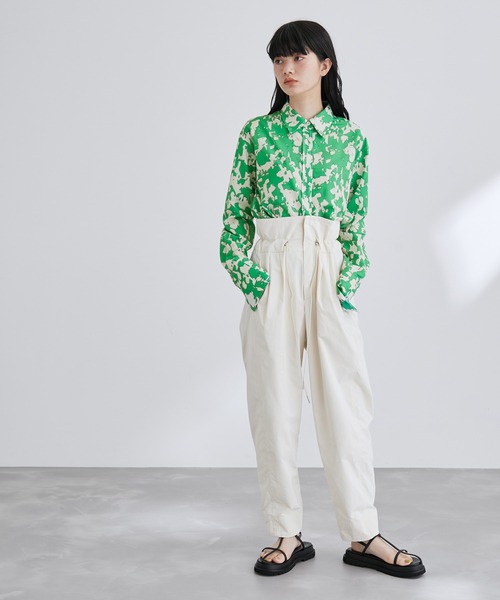 ADAM ET ROPE'(アダムエロペ)の「ブラッシュプリントシャツ(シャツ/ブラウス・レディース・ブラック系その他/グリーン系その他・FREE)」の16枚目の写真