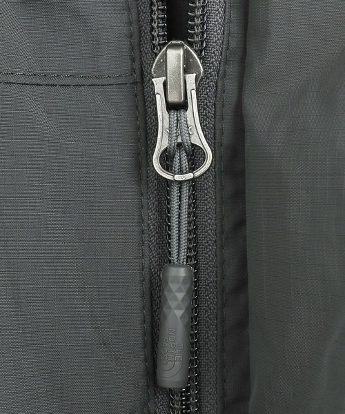 THE NORTH FACE（ザノースフェイス）の「ナイロンジャケット Men's Resolve 2 Jacket（ナイロンジャケット・メンズ・ブラック/ネイビー/ブラウン/オリーブ/ダークグレー・S/M/L/XL）」の16枚目の写真