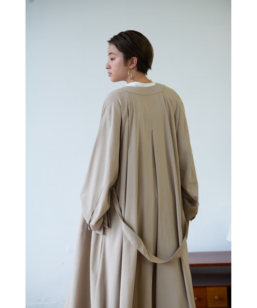 HANNE（アン）の「テロンチコート（ノーカラーコート・レディース・ベージュ/ネイビー・フリー）」の3枚目の写真