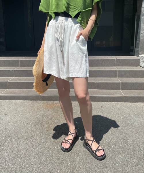 Meli rich(メリーリッチ)の「コットンリネンウエストギャザーハーフパンツ(その他パンツ・レディース・ホワイト/ブラック/ナチュラル/イエロー・FREE)」の2枚目の写真