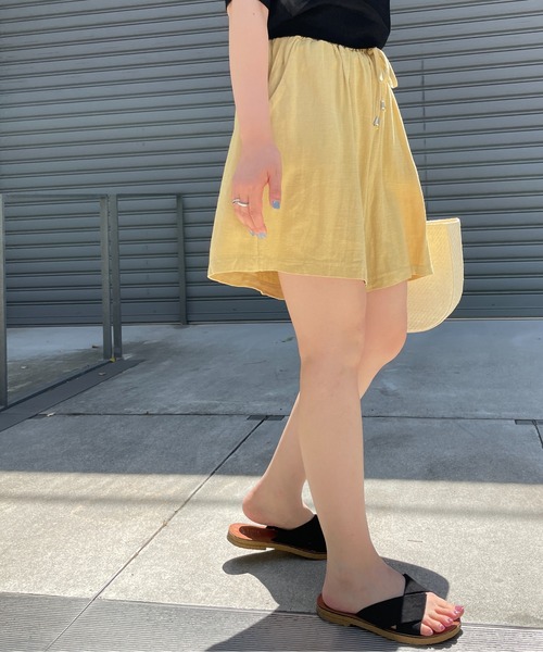 Meli rich(メリーリッチ)の「コットンリネンウエストギャザーハーフパンツ(その他パンツ・レディース・ホワイト/ブラック/ナチュラル/イエロー・FREE)」の11枚目の写真