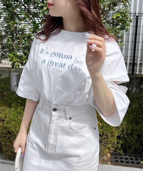 OLIVE des OLIVE（オリーブデオリーブ）の「クロップド丈肩開きＴシャツ（Tシャツ/カットソー・レディース・ライトグレー/オフホワイト/サックスブルー/スミクロ・FREE）」の2枚目の写真