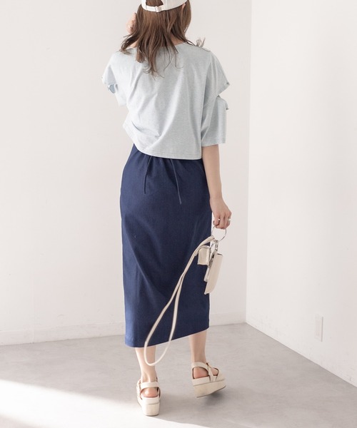 OLIVE des OLIVE（オリーブデオリーブ）の「クロップド丈肩開きＴシャツ（Tシャツ/カットソー・レディース・ライトグレー/オフホワイト/サックスブルー/スミクロ・FREE）」の11枚目の写真