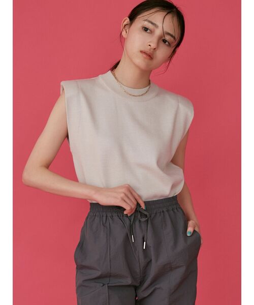 MURUA(ムルーア)の「オーバーショルダーニットタンク(タンクトップ・レディース・ライトグレー/ブラック/ブルー/ベージュ・FREE)」の2枚目の写真