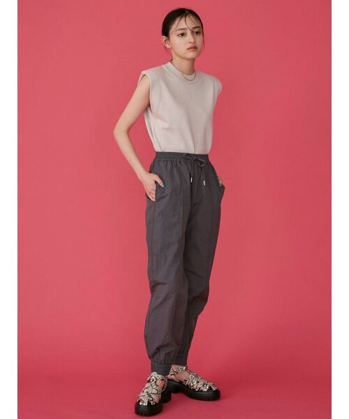 MURUA(ムルーア)の「オーバーショルダーニットタンク(タンクトップ・レディース・ライトグレー/ブラック/ブルー/ベージュ・FREE)」の20枚目の写真