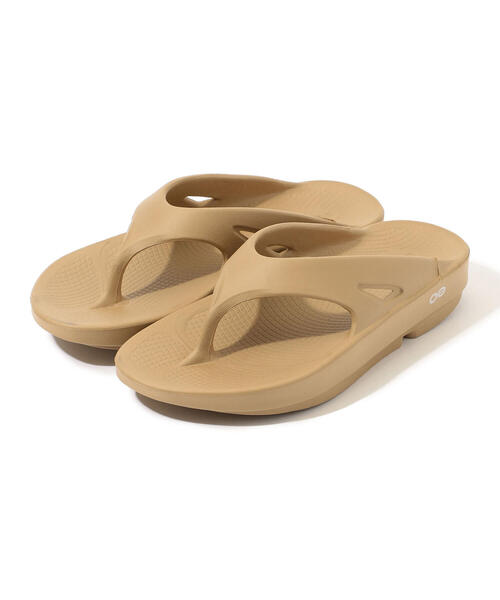 TOMORROWLAND (トゥモローランド)の「OOFOS OOriginal リカバリートングサンダル(サンダル・メンズ・ホワイト/ブラック/ベージュ・40/41/42)」の3枚目の写真