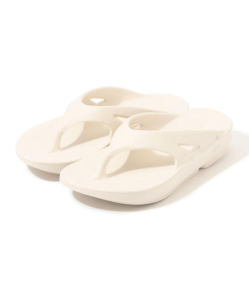 TOMORROWLAND (トゥモローランド)の「OOFOS OOriginal リカバリートングサンダル(サンダル・メンズ・ホワイト/ブラック/ベージュ・40/41/42)」の1枚目の写真