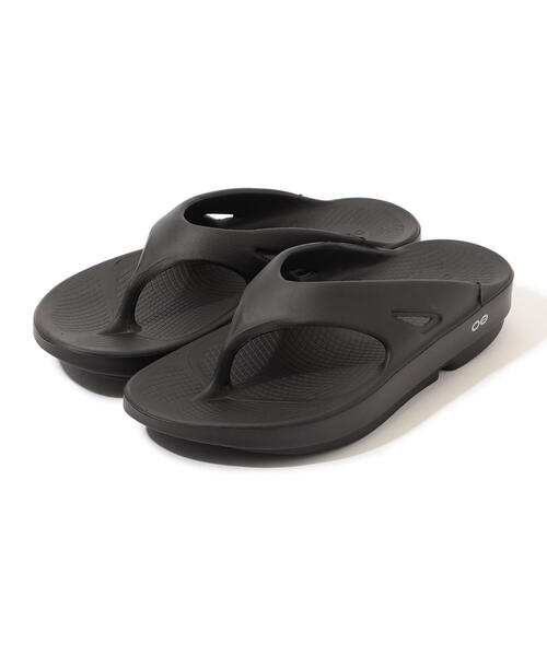 TOMORROWLAND (トゥモローランド)の「OOFOS OOriginal リカバリートングサンダル(サンダル・メンズ・ホワイト/ブラック/ベージュ・40/41/42)」の2枚目の写真