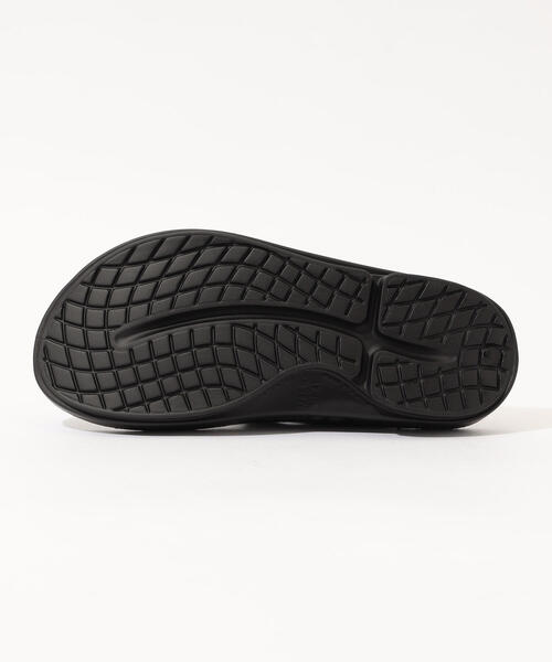 TOMORROWLAND (トゥモローランド)の「OOFOS OOriginal リカバリートングサンダル(サンダル・メンズ・ホワイト/ブラック/ベージュ・40/41/42)」の5枚目の写真