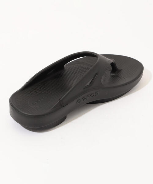TOMORROWLAND (トゥモローランド)の「OOFOS OOriginal リカバリートングサンダル(サンダル・メンズ・ホワイト/ブラック/ベージュ・40/41/42)」の6枚目の写真