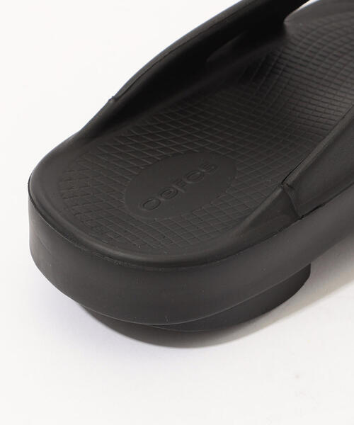 TOMORROWLAND (トゥモローランド)の「OOFOS OOriginal リカバリートングサンダル(サンダル・メンズ・ホワイト/ブラック/ベージュ・40/41/42)」の8枚目の写真