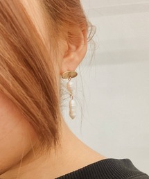 emouv by est（エモーヴバイエスト）の「emouv by est ユニークプレートパールピアス（ピアス（両耳用））」