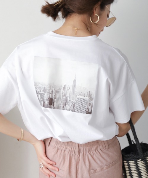 Bou Jeloud（ブージュルード）の「コットン天竺バックフォトプリントトップス（Tシャツ/カットソー・レディース・ブラック/ブラウン/オフホワイト/イエロー・FREE）」の11枚目の写真