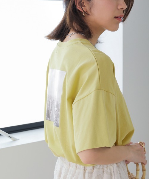 Bou Jeloud（ブージュルード）の「コットン天竺バックフォトプリントトップス（Tシャツ/カットソー・レディース・ブラック/ブラウン/オフホワイト/イエロー・FREE）」の6枚目の写真