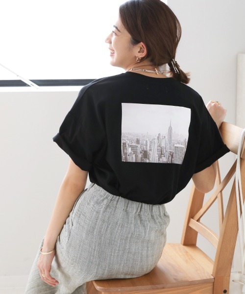 Bou Jeloud（ブージュルード）の「コットン天竺バックフォトプリントトップス（Tシャツ/カットソー・レディース・ブラック/ブラウン/オフホワイト/イエロー・FREE）」の12枚目の写真