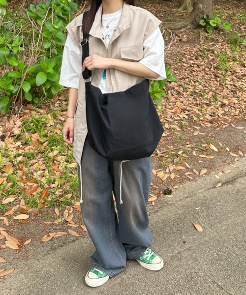 kutir（クティール）の「kutirlune／キャンバスショルダーバッグ（ショルダーバッグ・レディース・ホワイト/ブラック・FREE）」の3枚目の写真