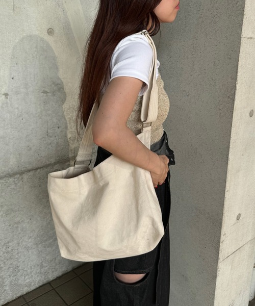 kutir（クティール）の「kutirlune／キャンバスショルダーバッグ（ショルダーバッグ・レディース・ホワイト/ブラック・FREE）」の12枚目の写真