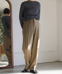 センターピンタックテーパードパンツ