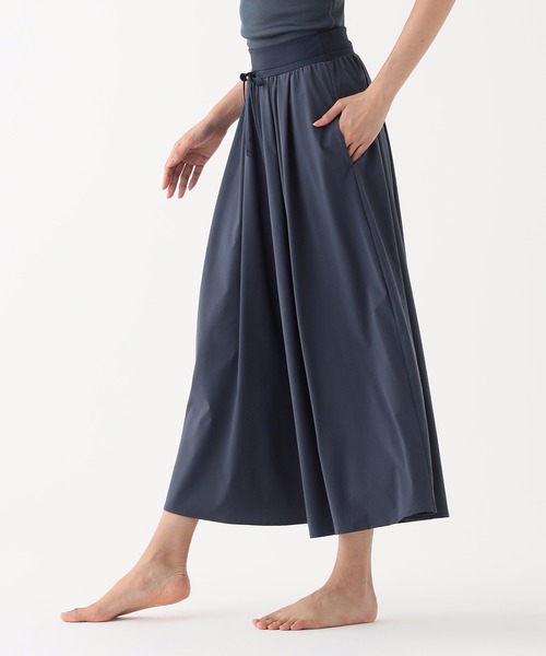 Chacott（チャコット）の「エアリータフタロングフレアパンツ