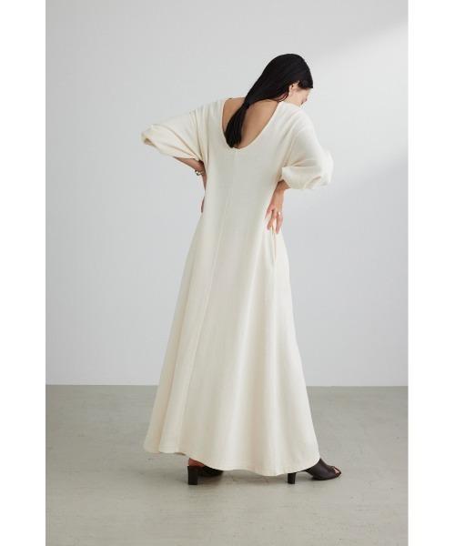 STYLEMIXER（スタイルミキサー）の「バックオープンリラックスカットワンピース（ワンピース・レディース・オフホワイト/ダークグレー/ブラック・SMALL/MEDIUM）」の5枚目の写真