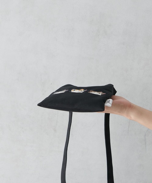 ear PAPILLONNER（イアパピヨネ）の「ネコ刺繍ポシェット（ショルダーバッグ・レディース・ブラック・FREE）」の4枚目の写真