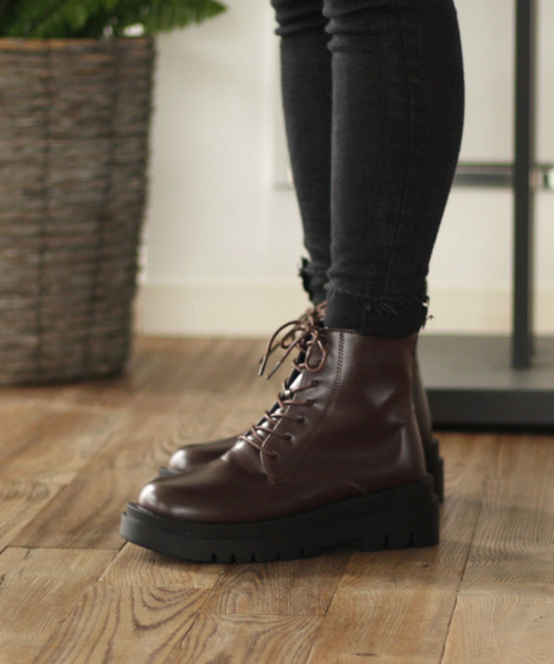 atmos pink（アトモスピンク）の「FAVOFAVO / ファボファボ 厚底タンクソールレースアップブーツ（ブーツ・レディース・ブラック/ダークブラウン/アイボリー・LL/M/L/S）」の2枚目の写真