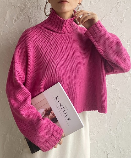 She's Closet(シーズクローゼット)の「タートルネック長袖ボリュームスリーブショート丈バルキーニットプルオーバー(ニット/セーター・レディース・ブラック/アイボリー/グリーン/オレンジ/ピンク/ブルー・FREE)」の5枚目の写真